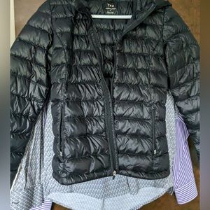 Aritzia TNA lightweight puff jacket in XS